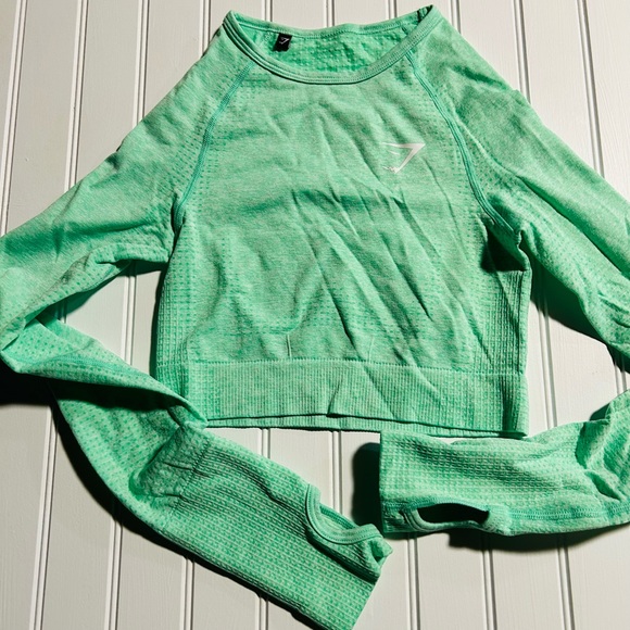 GYMSHARK seamless XS pale green crop top with thumb holes - Picture 2 of 6